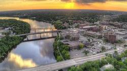 St. 云是明尼苏达州中部密西西比河上的一个城市，有一所大学